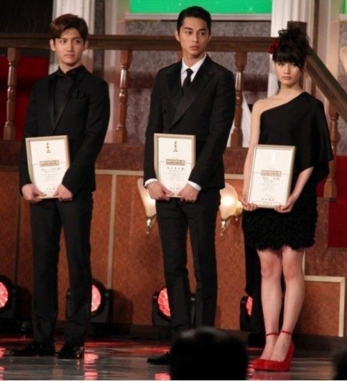 韓国人「日本の俳優の身長と186cmのチャンミン（東方神起のメンバー）」