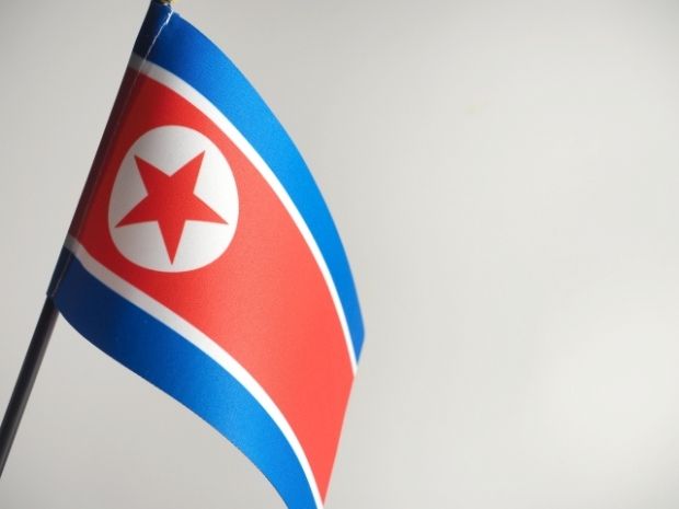 韓国人「平昌オリンピックの選手村に巨大な人共旗を堂々とかける北朝鮮選手団をご覧ください」
