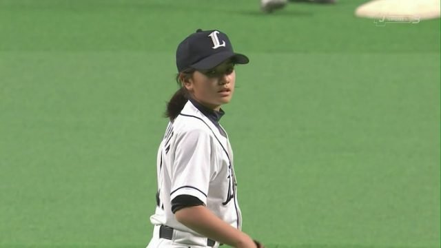 小6の日本の女の子が投げる速球（海外の反応）
