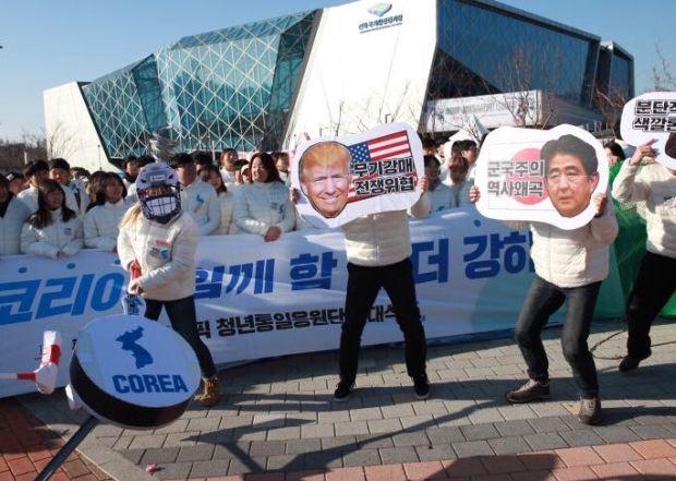 韓国人「韓半島旗を掲げ、反米反日デモをする韓国の若者たちをご覧ください」