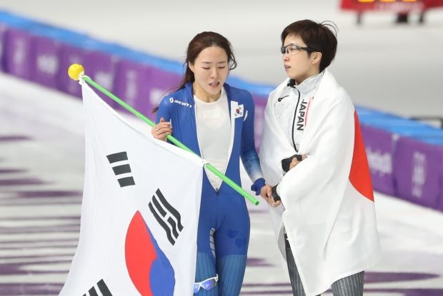 韓国人「日本国籍でも関係ない、心優しく努力家な小平奈緒の金メダルを祝福しよう」