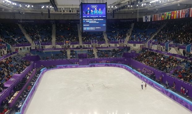 韓国人「日本人の皆さん、平昌五輪のフィギュアスケート競技場に来たのでレポートします」