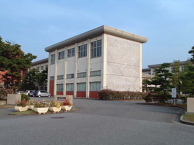 富山の高校で教諭6人が「指導の一環」として生徒44人の髪を切る（海外の反応）