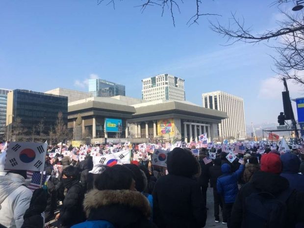 三一節を迎えた韓国、ソウルに続々集結する保守勢力…文在寅糾弾デモへと発展するか