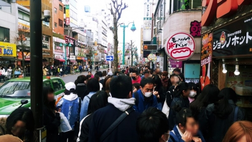 韓国人「最全盛期を迎えている日本の韓国人タウン新大久保の人波」