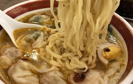 東京の高円寺で食べたワンタンメン（海外の反応）