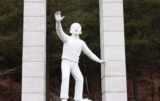 韓国人「反共産主義の象徴、李承福少年像の近況がこちら」