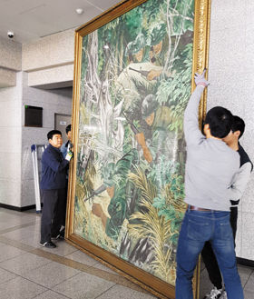 【韓国】　ベトナム戦争絵画、韓国国防部ロビーから撤去