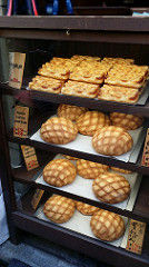 海外「日本のパン屋さんでメロンパンを買ってみた結果！」海外の反応