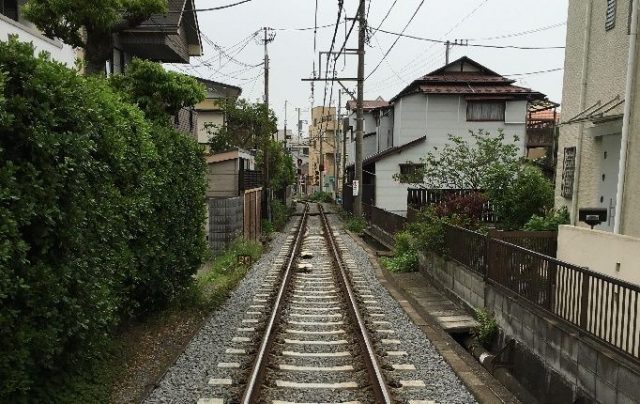 雨が降る鎌倉で撮った線路の写真（海外の反応）