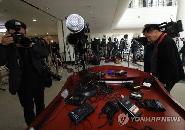 韓国人「性暴行の安熙正が今日予定されていた記者会見をドタキャンした理由」