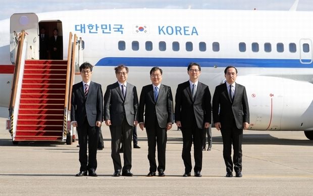 韓国人「北朝鮮特使団、記者同行なしの隠密訪朝…大統領府”前例がない外交安保事案のため了承願う”」