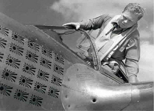 日本軍の戦闘機40機を撃墜した米の伝説のパイロット（海外の反応）
