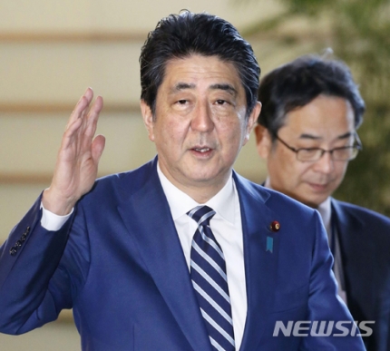 韓国人「日本人51％、安倍最高の資質『外交力』…73％『政治家不信』」