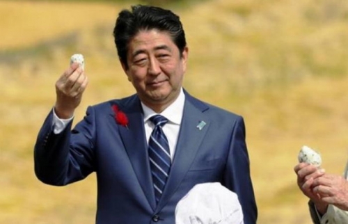 韓国人「安倍、福島の米で作ったおにぎり配布は選挙法違反」