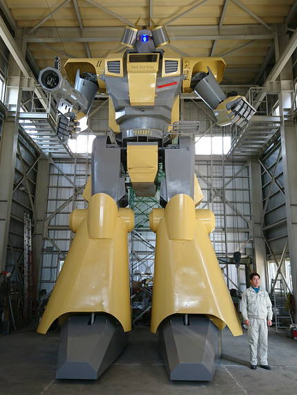 韓国人「日本の農業機械会社、背丈8.5mの世界最大の巨大ロボットの開発」