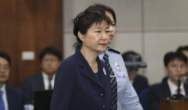 韓国人「朴槿恵懲役24年に対する日本人の反応を見てみよう」