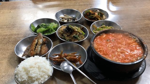 韓国人「ソウルで1000円以下で食べられる家庭式定食をご覧ください」