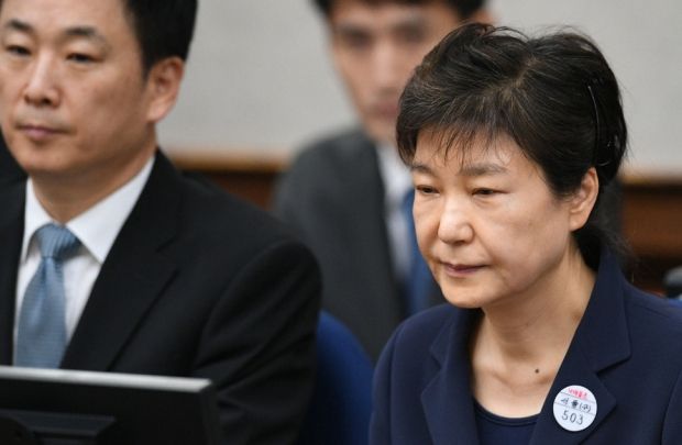 韓国人「もはや人民裁判、朴槿恵裁判が生中継されることに…度を越えた文在寅の政敵に対する陵辱行為」