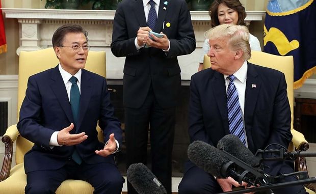 韓国人「首脳会談中にトランプのものまねをする文在寅をご覧くださいｗｗｗｗｗｗｗｗｗｗ」