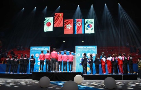 【卓球世界選手権】 南北の国旗並べて掲揚、表彰台にも一緒に上がったコリア合同チーム～選手９人全員、銅メダルを首に