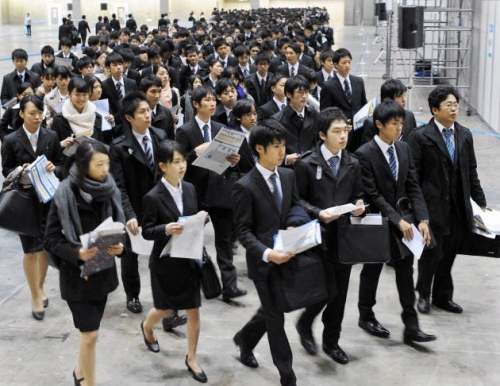 韓国人「日本では、大卒新入職業率で文系が理系に逆転したと言います…ブルブル」