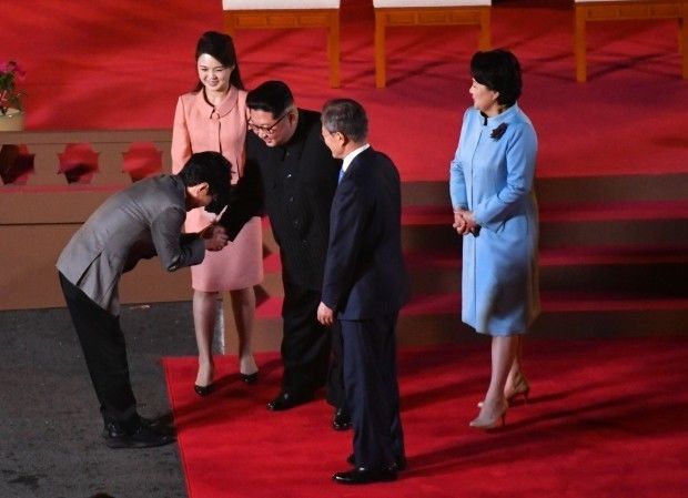 韓国人「韓国の歌王チョー・ヨンピル、金正恩に対して90度お辞儀をした理由について釈明」