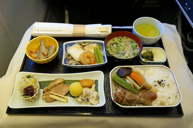 「日本航空がベスト！」世界の航空会社の機内食（海外の反応）