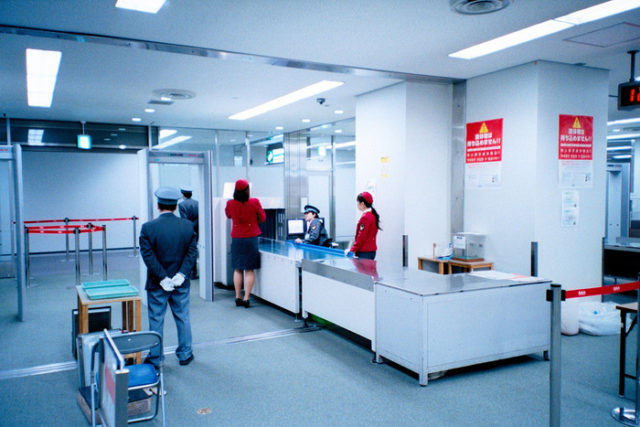 日本の空港で手荷物検査スタッフが不足（海外の反応）