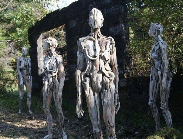 日本の芸術家が流木で作った彫像（海外の反応）