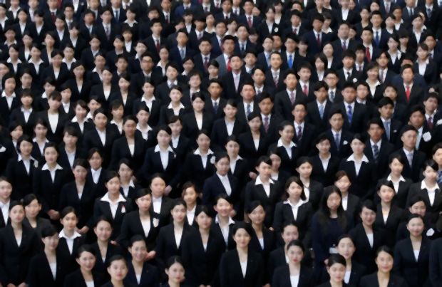 韓国人「アベノミクスすごすぎる…大卒就職率98.0%、高卒就職率98.1%達成！」