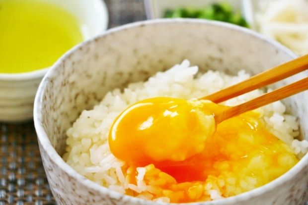 韓国人「生卵50個を使った卵かけご飯を食べる日本の女性YouTuberがすごい！」