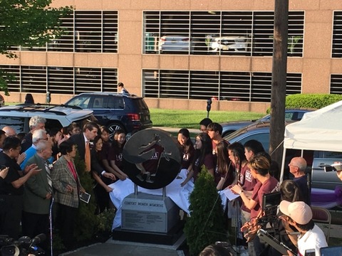 【慰安婦問題】 米ニュージャージー州に５例目の慰安婦碑　「人権教育の場に」～日本人４～５人が抗議