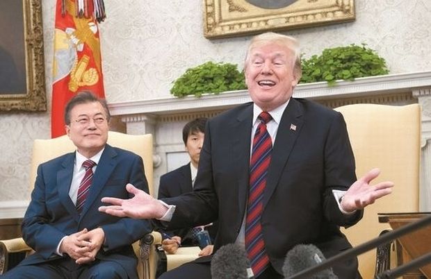 韓国人「文大統領を36分間座らせて…トランプ”外交欠礼”ワンマンショー」