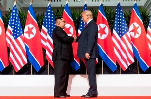 韓国人「星条旗＋北朝鮮の国旗の調和が驚きですね」