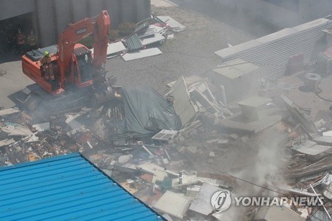 【韓国】４階建ての建物が突然揺れだして崩壊