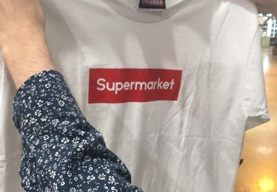 日本でこんな酷いノーブランドのTシャツを見つけた（海外の反応）