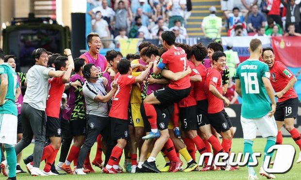 韓国人「韓国がドイツに劇的勝利！2対0で前回王者をグループリーグ敗退に追い込むｗｗｗｗｗｗｗ」