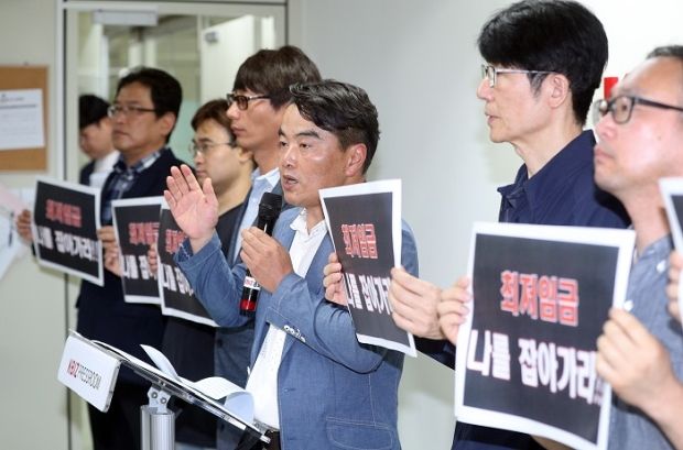 韓国人「韓国のコンビニ協会、再び最低賃金を上げるのなら全国同時休業すると宣言…対政府闘争を示唆」