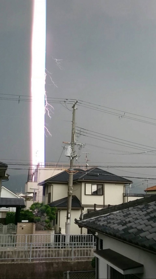 韓国人「日本で撮影された雷の写真がコチラ」