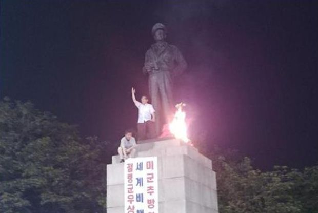 韓国人「今日、マッカーサーの銅像に火をつけた団体の主張を見てみよう」