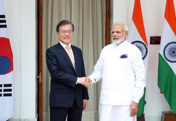 韓国人「文在寅と面会したインドのモディ首相は本心は？安倍への対応と比較してみよう」