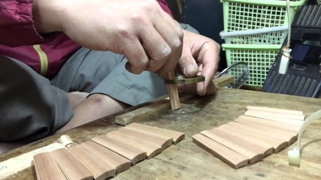 吉野杉のぐい呑を作る日本の職人の技（海外の反応）