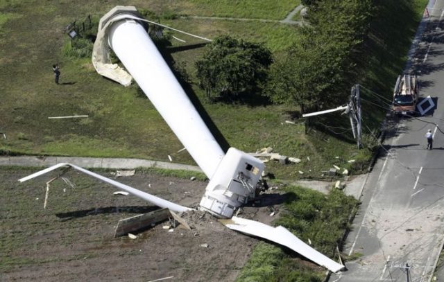 兵庫・淡路島で高さ60mの風車が倒れる（海外の反応）