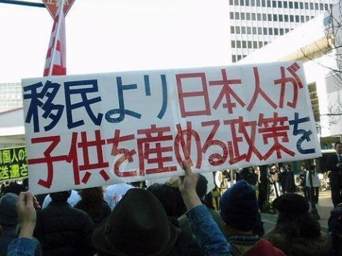 中国人「日本の生活水準は高く治安も良いのに、どうして移民先として人気がないんだ？」　中国の反応