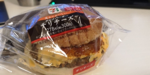 韓国人「日本のセブンイレブンのハンバーガー、ロッテリアよりは大丈夫そうです…」