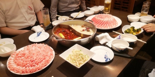 韓国人「日本人たちはよく食べますね。誰が少食と言ったのか…」