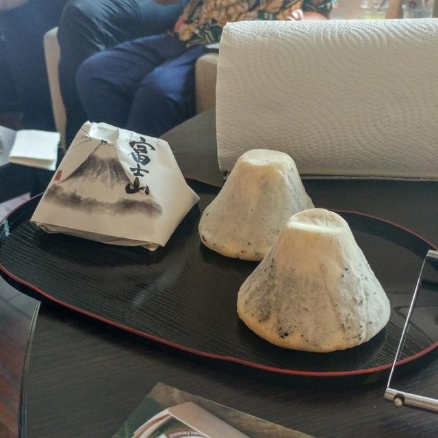 富士山の形をした日本のチーズ（海外の反応）