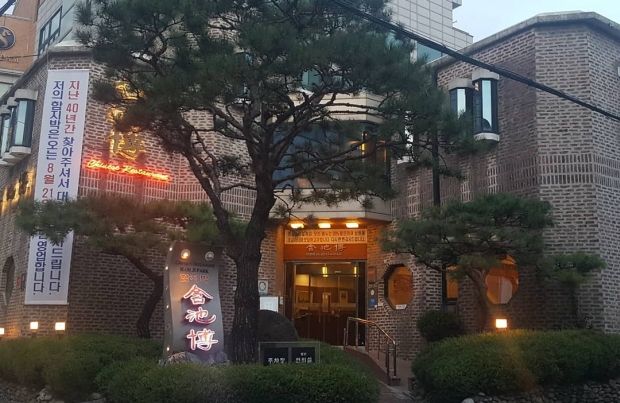 韓国人「創業40年の老舗中華料理店、文在寅のせいで廃業に追い込まれる」