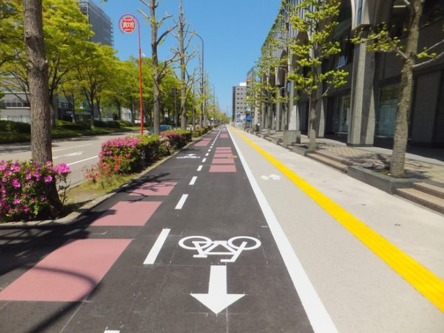 日本の道路は自転車乗りの為に再設計されるべき（海外の反応）